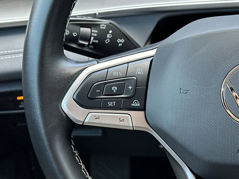 Used 2025 Volkswagen Tiguan SE FWD image 31