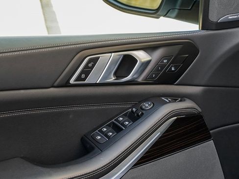 Used 2025 BMW X5 xDrive50e image 10