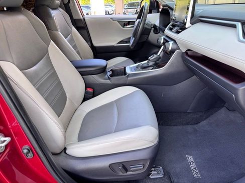 Used 2022 Toyota RAV4 Limited AWD/4WD image 16
