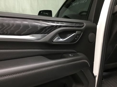 Used 2022 GMC Yukon XL Denali w/ Denali Premium Package AWD/4WD image 13