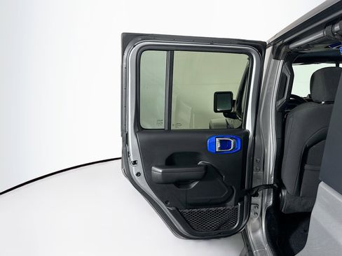 Used 2021 Jeep Gladiator Sport image 25