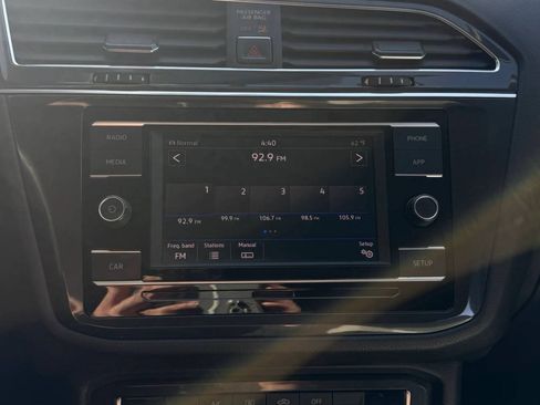 Used 2018 Volkswagen Tiguan S AWD/4WD image 9