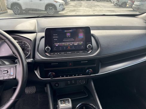 Used 2025 Nissan Rogue SV FWD image 16
