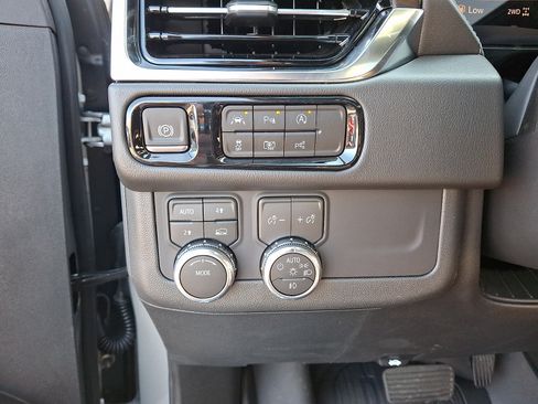 Used 2026 GMC Yukon XL Denali w/ Sun & Power Step Package AWD/4WD image 32