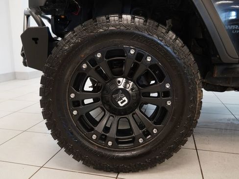 Used 2017 Jeep Wrangler Unlimited Sahara AWD/4WD image 14