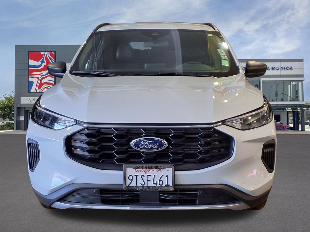 Used 2025 Ford Escape ST-Line FWD image 2