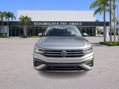Certified 2023 Volkswagen Tiguan SE w/ Panoramic Sunroof Package FWD image 2