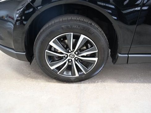 Used 2023 Toyota Venza LE AWD/4WD image 30
