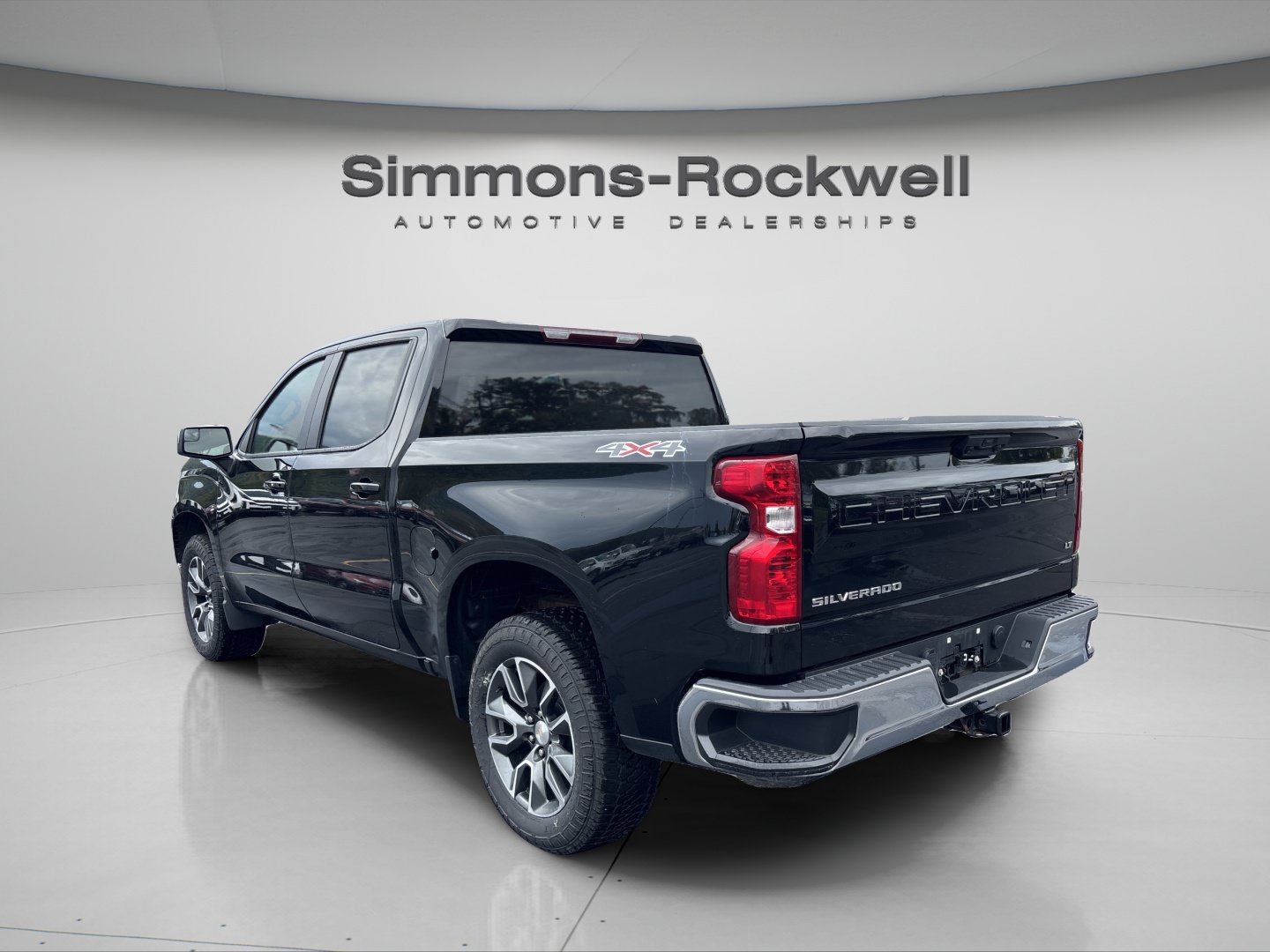 Used 2024 Chevrolet Silverado 1500 LT AWD/4WD image 2