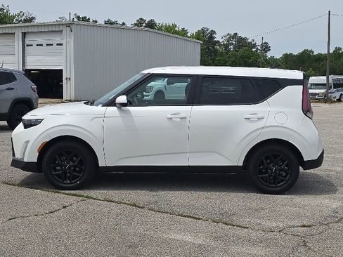 Used 2025 Kia Soul LX w/ LX Technology Package FWD image 2