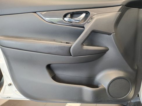 Used 2017 Nissan Rogue SV FWD image 28