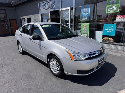 Used 2011 Ford Focus SE w/ 201A Rapid Spec Order Code FWD image 3