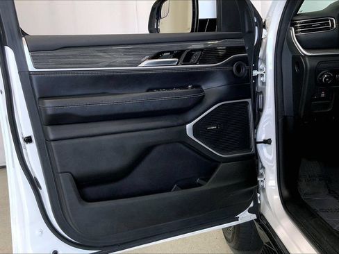 Used 2022 Jeep Wagoneer Series III w/ Flexible Seating Group RWD image 24