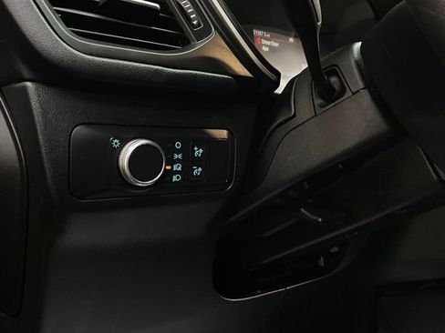 Used 2020 Ford Escape SE image 24