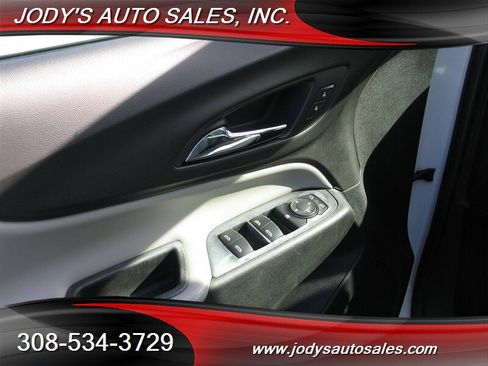 Used 2018 Chevrolet Equinox LS image 3