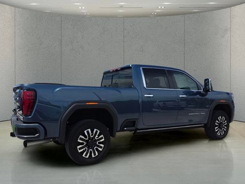 Used 2025 GMC Sierra 3500 Denali Ultimate AWD/4WD image 3