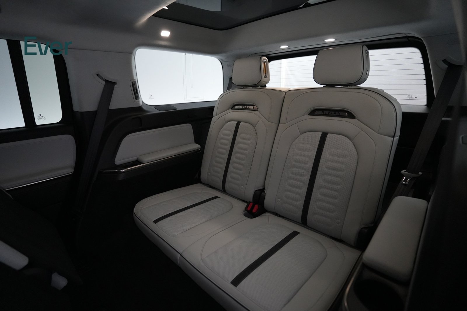 Used 2024 Rivian R1S Adventure Dual AWD/4WD image 23