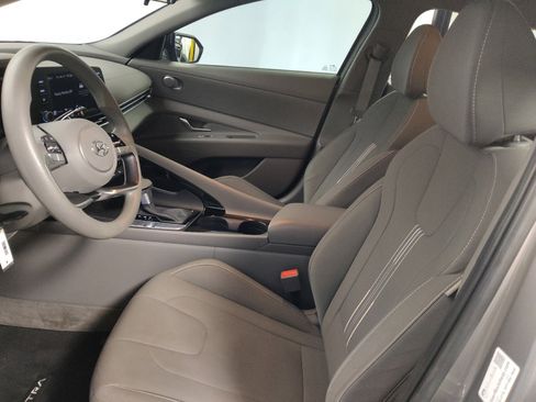 Used 2023 Hyundai Elantra Blue image 17