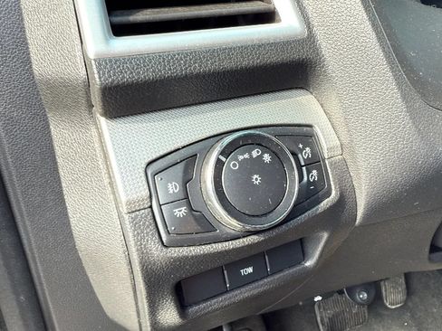 Used 2014 Ford Explorer XLT w/ Equipment Group 202A AWD/4WD image 32