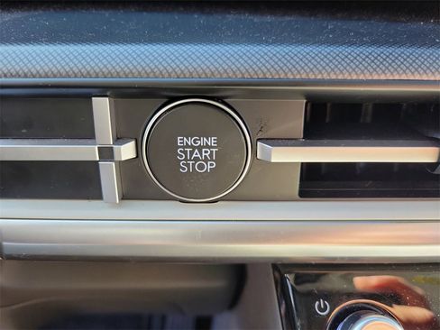 Certified 2025 Hyundai Santa Fe SEL image 30