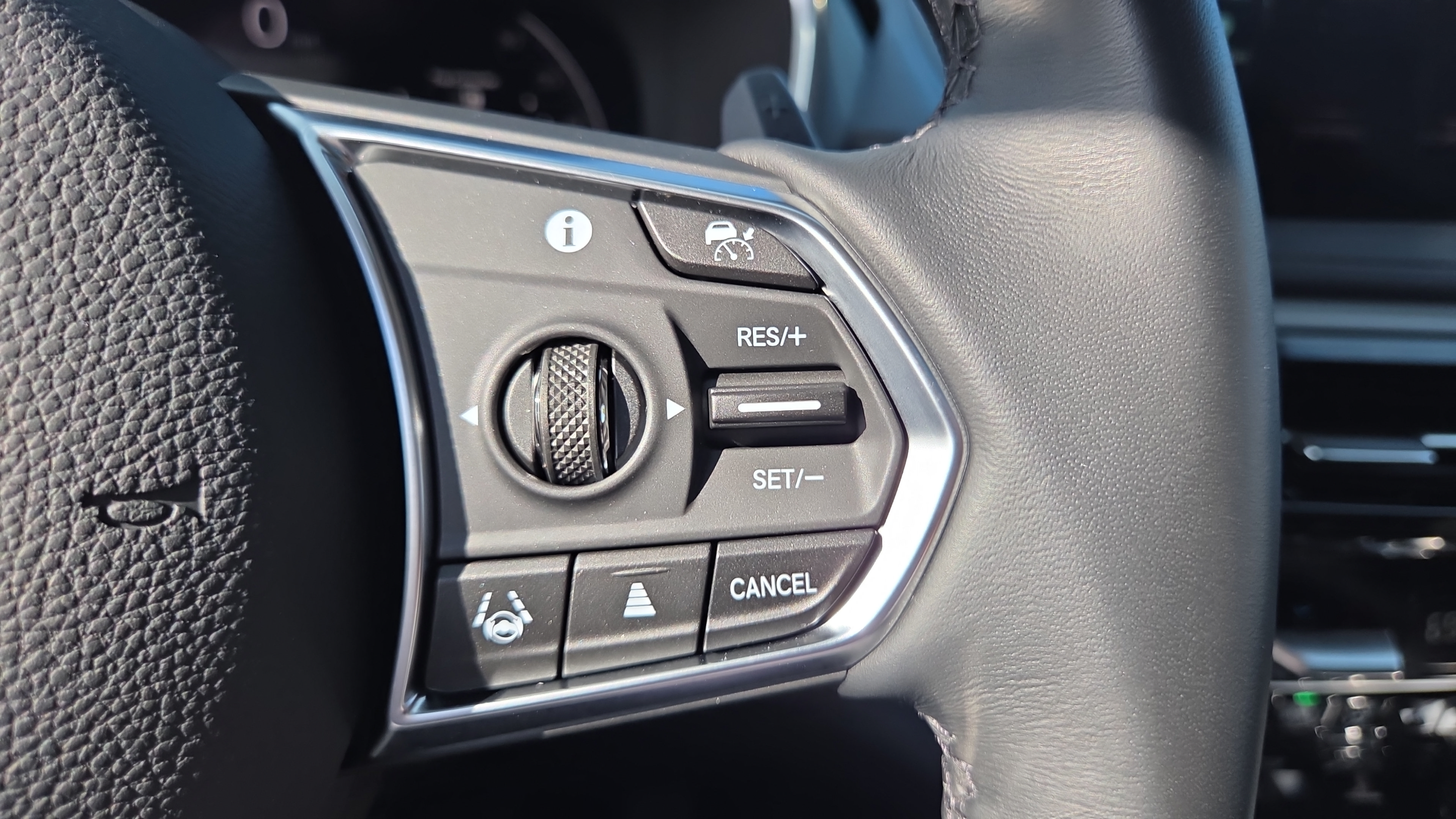 Certified 2026 Acura MDX w/ Technology Package FWD image 24