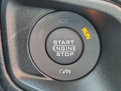 Used 2024 Jeep Gladiator Sport image 25