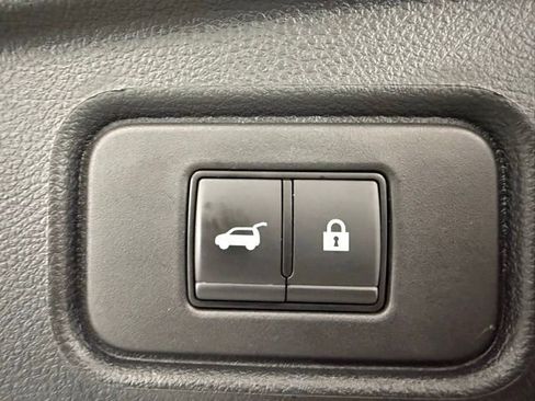 Used 2023 Nissan Pathfinder Platinum image 9