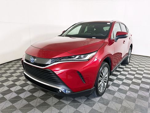 Used 2024 Toyota Venza XLE AWD/4WD image 7