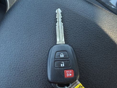 Used 2022 Toyota Tacoma SR5 w/ Technology Package image 32