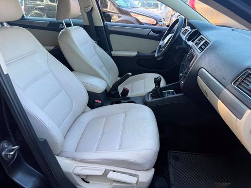 Used 2017 Volkswagen Jetta SE FWD image 9