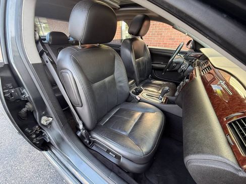 Used 2010 Chevrolet Impala LTZ FWD image 8
