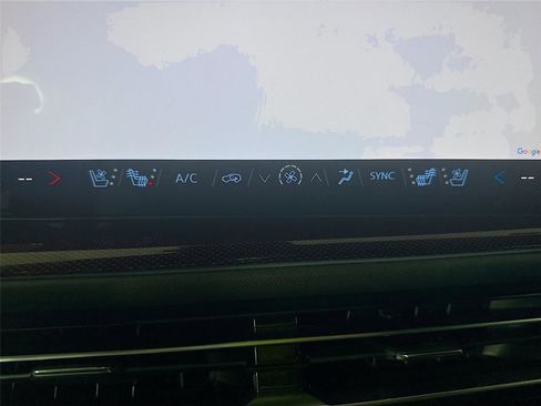 Used 2024 Chevrolet Traverse RS image 16