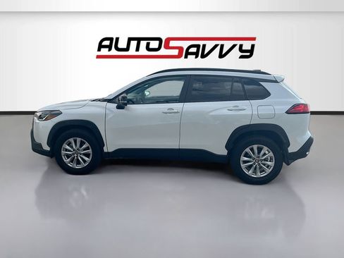 Used 2025 Toyota Corolla Cross LE FWD image 4