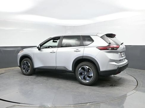 Used 2025 Nissan Rogue SV AWD/4WD image 8
