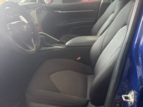 Used 2018 Toyota Camry LE FWD image 4