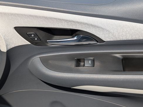 Used 2019 Chevrolet Bolt Premier w/ Infotainment Package FWD image 21