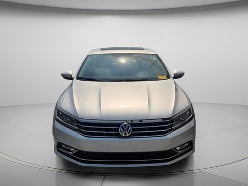 Used 2018 Volkswagen Passat 2.0T SE FWD image 3