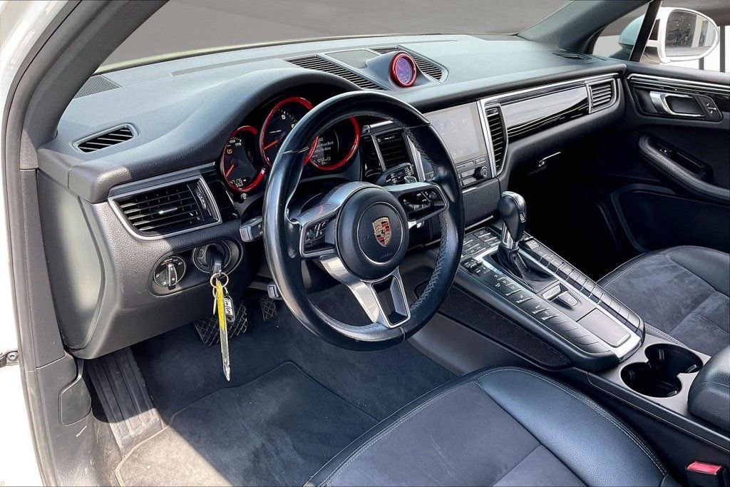 Used 2018 Porsche Macan AWD/4WD image 17
