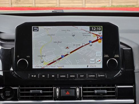 Used 2025 Nissan Pathfinder SL image 17