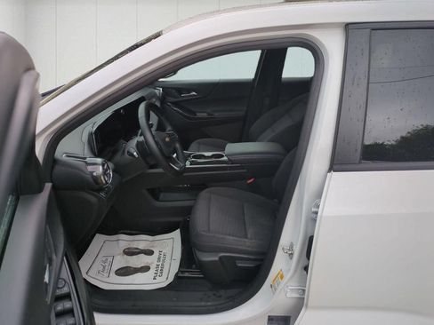 Used 2025 Chevrolet Equinox LT FWD image 12