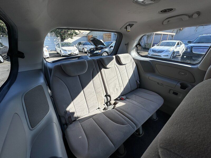 Used 2008 Hyundai Entourage GLS FWD image 18