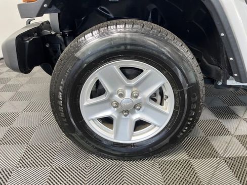 Used 2022 Jeep Gladiator Sport AWD/4WD image 7
