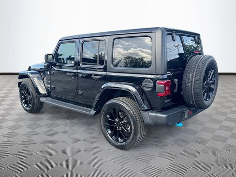 Used 2022 Jeep Wrangler Unlimited Sahara w/ Cold Weather Group AWD/4WD image 8
