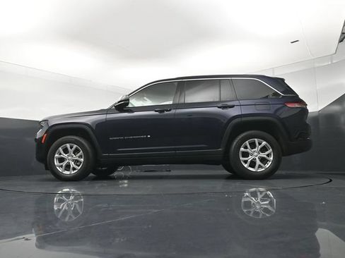 Used 2023 Jeep Grand Cherokee Limited w/ Luxury Tech Group II AWD/4WD image 20