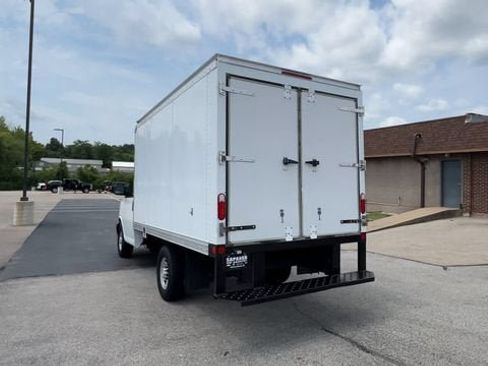 Used 2016 Chevrolet Express 3500 RWD image 7