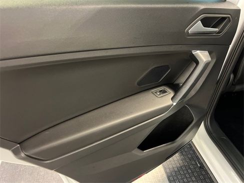 Certified 2020 Volkswagen Tiguan SE image 17