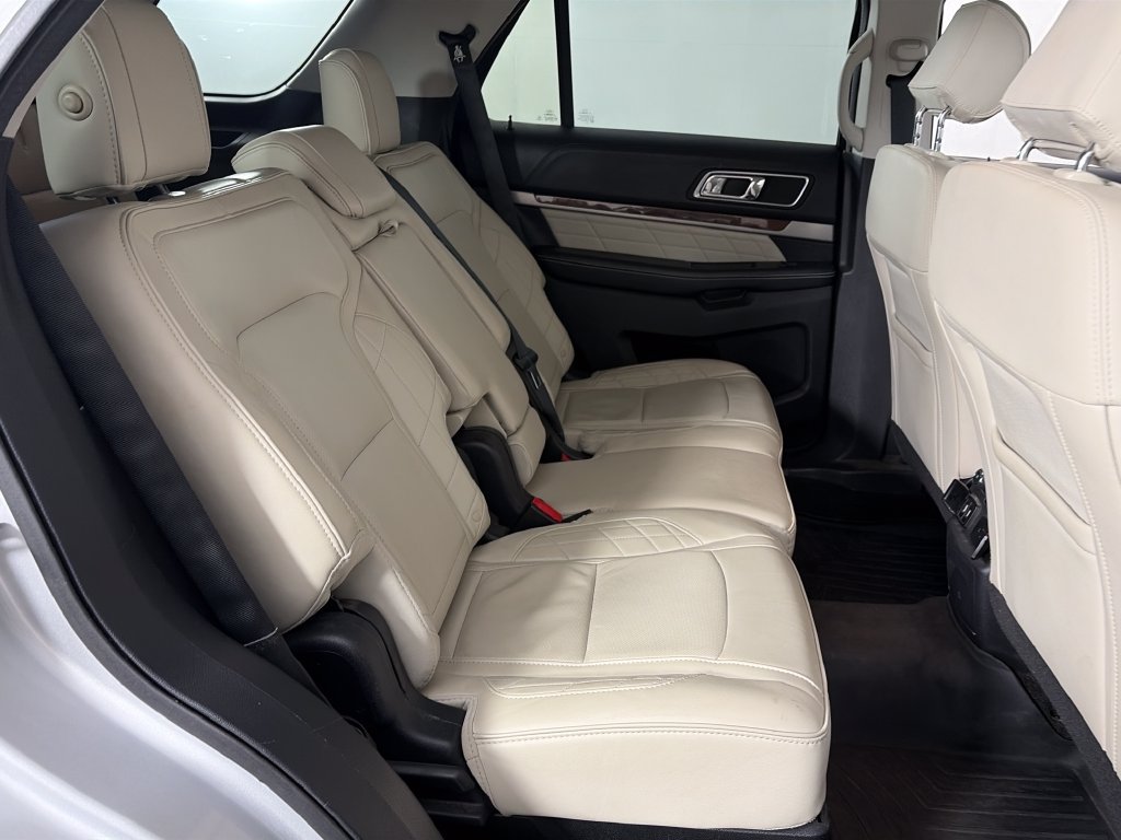 Used 2016 Ford Explorer Platinum AWD/4WD image 28