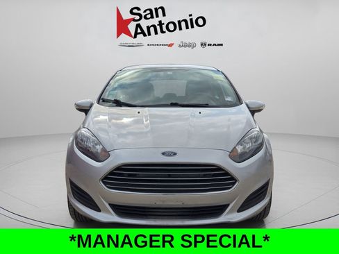 Used 2015 Ford Fiesta SE image 2