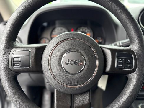 Used 2017 Jeep Patriot Sport image 32