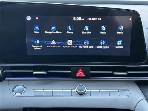 Used 2021 Hyundai Elantra Limited image 12